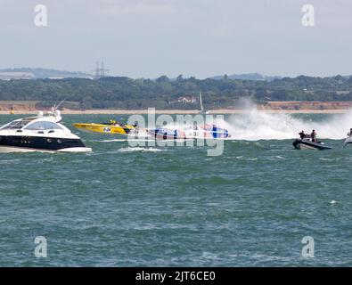 Cowes, Royaume-Uni. 28th août 2022. Courses de bateaux à moteur dans la course de Cowes Torquay Cowes 2022 à Cowes Isle of Wight, Credit: Martin Augustus/Alay Live News Banque D'Images