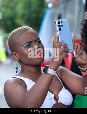 Notting Hill Carnaval 2022, dimanche, jour des enfants où les enfants s'habillent et défilent avec leurs parents Banque D'Images