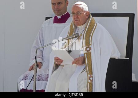 Italie, Aquila, 2022/08/28 le Pape François lors d'une visite pastorale d'une journée dans la capitale des Abruzzes, frappée par le tremblement de terre de 2009 Photographie par Andrea Colarieti / Catholic Press photo. LIMITÉ À UNE UTILISATION ÉDITORIALE - PAS DE MARKETING - PAS DE CAMPAGNES PUBLICITAIRES. Banque D'Images