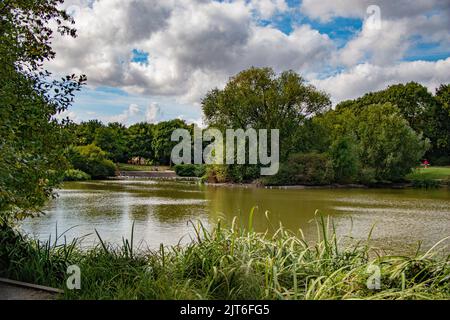 Le lac du parc Capstone Farm Country Park, Chatham, Kent Banque D'Images