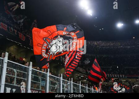 AC Milan supporters lors de la série Un match de football 2022/23 entre AC Milan et le FC de Bologne au stade Giuseppe Meazza, Milan, Italie sur 27 août 2022 Banque D'Images