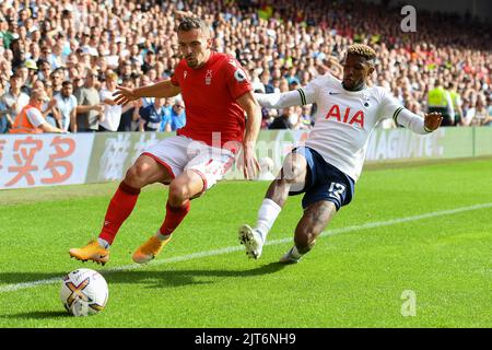 Harry Toffolo de la forêt de Nottingham combat avec Emerson de Tottenham Hotspur lors du match de Premier League entre la forêt de Nottingham et Tottenham Hotspur au City Ground, Nottingham, le dimanche 28th août 2022. (Crédit : Jon Hobley | MI News) Banque D'Images