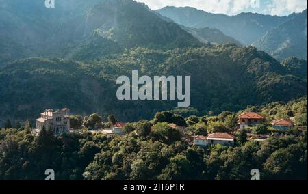 Vue sur le village grec. Banque D'Images