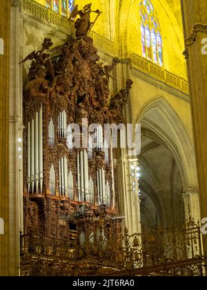 Orgue sculpté en bois, cathédrale de Séville Banque D'Images