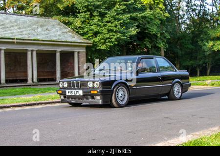 1988 80s BMW 3 série 325i SPORT 2494cc 5 vitesse manuelle des années 80 ; arrivée au Stanley Park Classic car Show annuel dans les jardins italiens. Stanley Park Classics antan Motor Show organisé par Blackpool Vintage Vehicle Preservation Group, Royaume-Uni. Banque D'Images