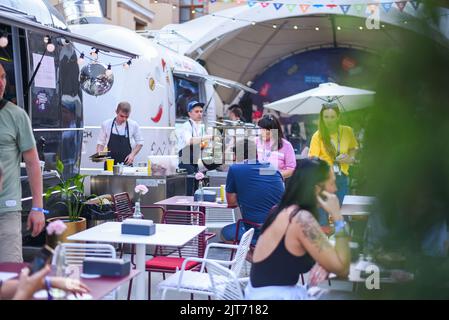 Les gens au Gatreet Food Festival annuel. Sotchi, Russie 6 juin 2022. Banque D'Images