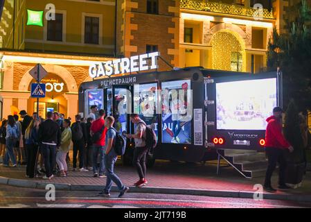 Les gens au Gatreet Food Festival annuel. Sotchi, Russie 6 juin 2022. Banque D'Images