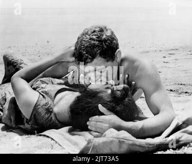 James MacArthur, Rita Moreno, sur le tournage du film, « Cry of Battle », artistes alliés, 1963 Banque D'Images