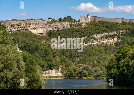 Der Fluss Doubs und die Zitadelle von Besançon, Bourgogne-Franche-Comté, Frankreich, Europa | Doubs et la Citadelle de Besançon, Bourgogne-FRA Banque D'Images