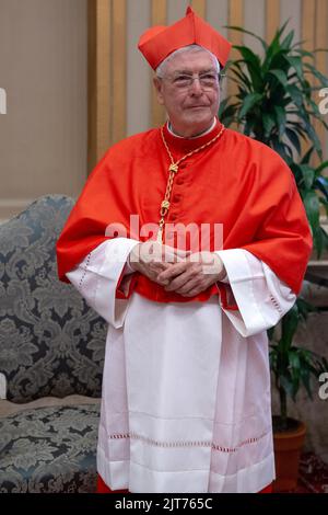 Vatican, Vatican, le 27 août 2022. Le cardinal nouvellement élu Gianfranco Ghirlanda pose lors de visites de courtoisie au Vatican après un consistoire à l'intérieur de la basilique Saint-Pierre. Crédit: Maria Grazia Picciarella/Alay Live News Banque D'Images