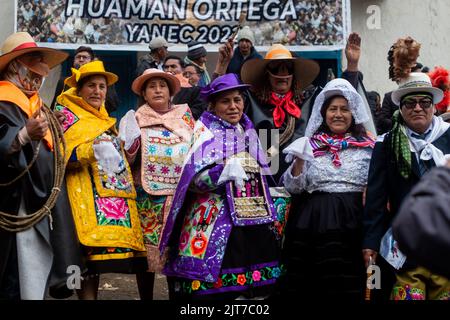 Femmes péruviennes, vêtues de costumes typiques de la danse de la Tunantada, célébrant le Corpus Christi Banque D'Images