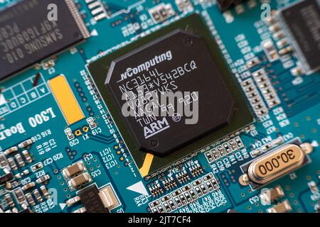 Timisoara, Roumanie - 15 mars 2020: Gros plan d'un processeur NComputing NC3164L. Composants électroniques. Banque D'Images
