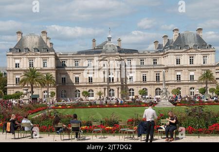 Palais du Luxembourg, Jardins du Luxembourg, Paris, France. Le Sénat se réunit ici pour accepter des lois. Banque D'Images