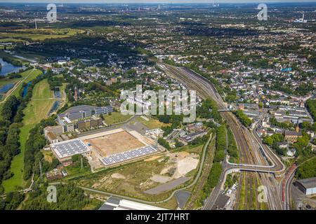 Vue aérienne, siège de la société Aldi Süd, toit solaire, voies ferrées, Styrum - Süd, Mülheim an der Ruhr, région de la Ruhr, Rhénanie-du-Nord-Westphalie, Allemagne Banque D'Images