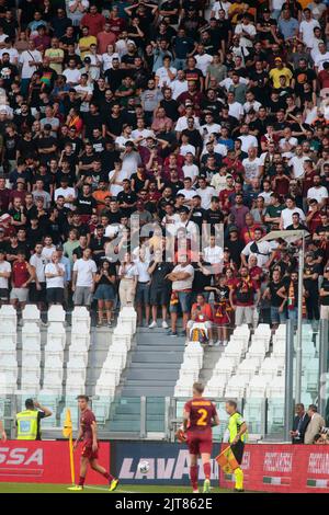 Turin, Italie. 27th août 2022. En tant que supporters roms lors de la série A italienne, match de football entre le FC Juventus et le FC AS Roma sur 27 août 2022 au stade Allianz, Turin, Italie. Photo Nderim Kaceli crédit: Agence de photo indépendante/Alamy Live News Banque D'Images