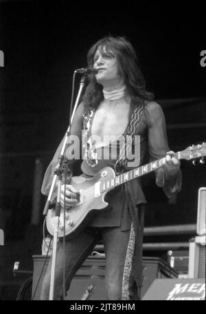 Le guitariste Luther Grosvenor se présentant avec le groupe britannique Widowmaker au festival de rock “The Who put the Boot in”, Charlton Athletic football Club, Londres, le 31st mai 1976. Banque D'Images