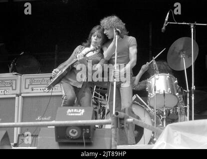 Luther Grosvenor et Steve Ellis se produisant avec le groupe britannique Widowmaker au festival rock « The Who Put the Boot In », Charlton Athletic football Club, Londres, le 31 mai 1976. Banque D'Images