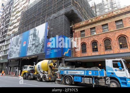 Projet de transport en construction métropolitaine de Sydney, pompe à béton et béton prêt à l'emploi, centre-ville de Sydney, Nouvelle-Galles du Sud, Australie Banque D'Images