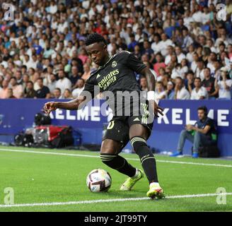 Sabadell, Barcelone, Espagne. 28th août 2022. Barcelone Espagne 28.08.2022 Vinicius Jr (Real Madrid) contrôle le ballon pendant la Liga Santander entre Espanyol et Real Madrid au stade RCDE le 28 août 2022 à Barcelone. (Credit image: © Xavi Urgeles/ZUMA Press Wire) Credit: ZUMA Press, Inc./Alamy Live News Banque D'Images