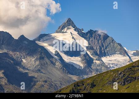 Il ne reste pas beaucoup de neige au Grossglockner pendant la haute saison, à 3 798 mètres la plus haute montagne d'Autriche et la plus haute montagne des Alpes à l'est Banque D'Images