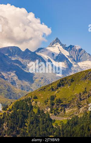 Il ne reste pas beaucoup de neige au Grossglockner pendant la haute saison, à 3 798 mètres la plus haute montagne d'Autriche et la plus haute montagne des Alpes à l'est Banque D'Images