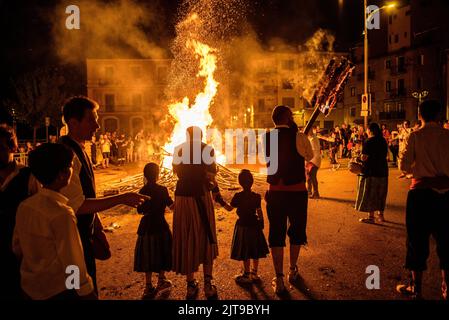 Feu de joie dans la descente torchlight de la Pobla de Segur, un patrimoine intangible de l'UNESCO dans les Pyrénées (Pallars Jussà, Lleida, Catalogne, Espagne) Banque D'Images