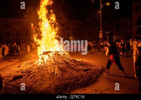 Feu de joie dans la descente torchlight de la Pobla de Segur, un patrimoine intangible de l'UNESCO dans les Pyrénées (Pallars Jussà, Lleida, Catalogne, Espagne) Banque D'Images