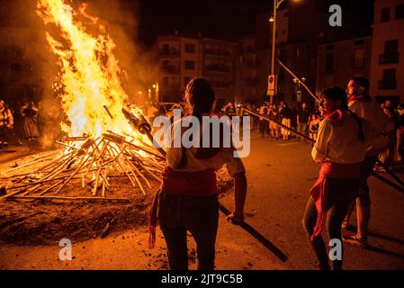 Feu de joie dans la descente torchlight de la Pobla de Segur, un patrimoine intangible de l'UNESCO dans les Pyrénées (Pallars Jussà, Lleida, Catalogne, Espagne) Banque D'Images