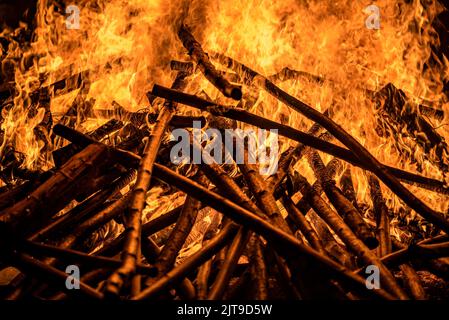 Feu de joie dans la descente torchlight de la Pobla de Segur, un patrimoine intangible de l'UNESCO dans les Pyrénées (Pallars Jussà, Lleida, Catalogne, Espagne) Banque D'Images