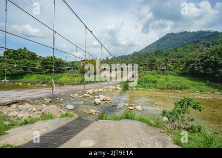 Une des meilleures destinations de voyage village d'air frais dans la province de Nakhon si Thammarat, la Thaïlande nommée village de Kiriwong. Banque D'Images