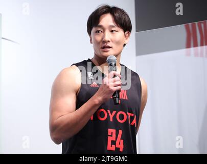 Tokyo, Japon. 29th août 2022. Le géant automobile japonais l'équipe de basket professionnelle de Toyota, le joueur de Tokyo d'Alvark Daiki Tanaka, prend la parole lors d'un salon de discussion alors que Toyota annonce la promotion de la nouvelle arène « Tokyo A-Arena » pour l'arène domestique d'Alvark à Tokyo lundi, 29 août 2022. Toyota commencera à construire l'aréna à partir de l'année prochaine et sera terminée en 2025. Credit: Yoshio Tsunoda/AFLO/Alay Live News Banque D'Images