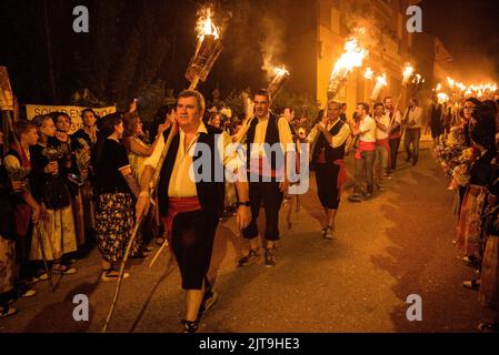 Festival de la descente aux flambeaux à la Pobla de Segur en l'honneur de la Vierge de Ribera, patrimoine immatériel de l'UNESCO dans les Pyrénées (Catalogne Espagne) Banque D'Images