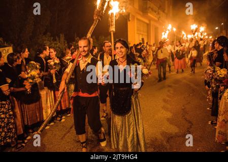 Festival de la descente aux flambeaux à la Pobla de Segur en l'honneur de la Vierge de Ribera, patrimoine immatériel de l'UNESCO dans les Pyrénées (Catalogne Espagne) Banque D'Images