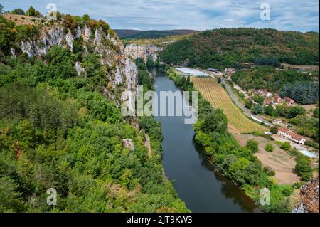 La vallée du Lot rivière voir le village de Saint Cirq Lapopie, département du Lot, France Banque D'Images