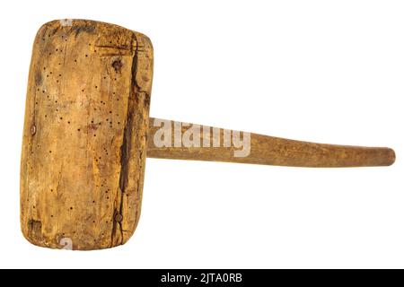 Ancien marteau en bois avec ver à bois isolé sur un fond blanc Banque D'Images