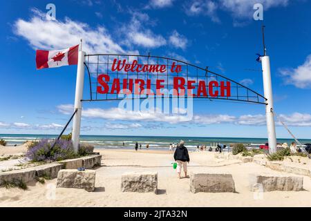 Bienvenue au panneau Sauble Beach à l'entrée de la plage sur le lac Huron Ontario Canada Banque D'Images