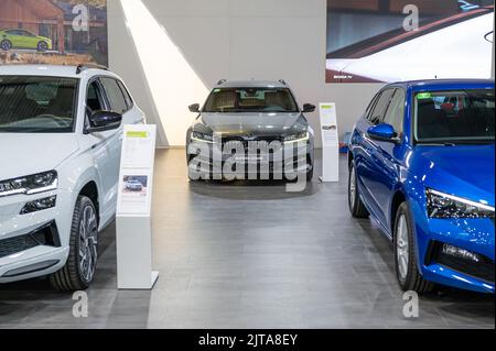 Riga, Lettonie, 29 avril 2022 : le superbe modèle Combi 2022 de Skoda au stand Skoda au salon de l'auto. Vue avant. Banque D'Images