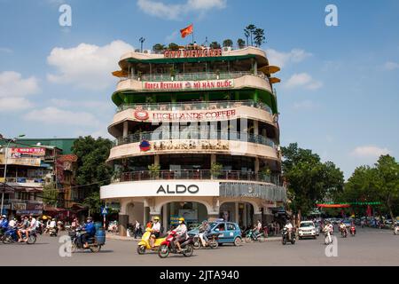 Vietnam, Hanoi Une sorte de centre commercial dans le centre de la ville. Banque D'Images