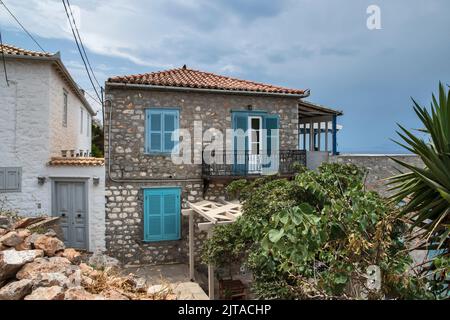 Ancienne maison dans la ville méditerranéenne en été Banque D'Images