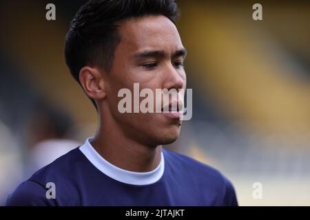 NOTTINGHAM, ROYAUME-UNI. AOÛT 29th Adam Chicksen, du comté de Notts, se réchauffe avant le match de la Ligue nationale entre le comté de Notts et Solihull Maures au Meadow Lane Stadium, Nottingham, le lundi 29th août 2022. (Crédit : James HolyOak) Banque D'Images