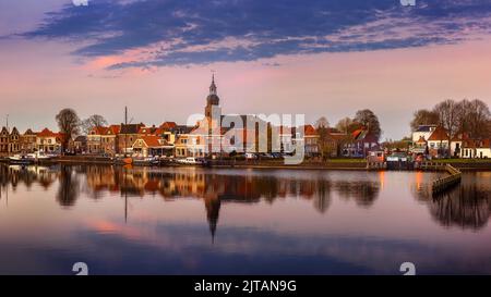 Blokzijl est un joli village de la province néerlandaise d'Overijssel, et un ancien poste de traite le long des rives de la Zuiderzee. Banque D'Images