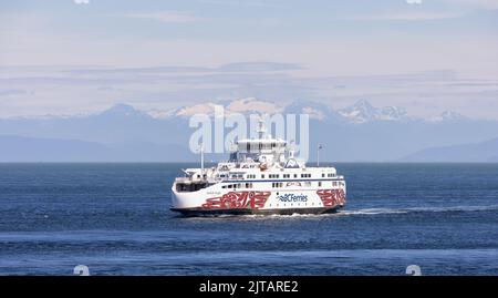 BC Ferries passant par le détroit de Géorgie sur la côte ouest de l'océan Pacifique. Banque D'Images