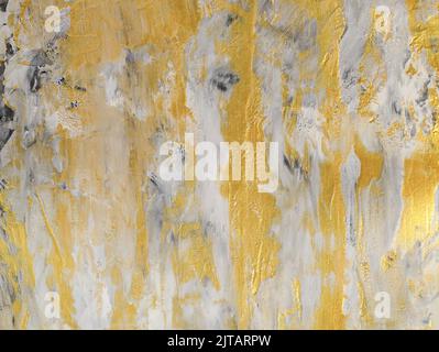 Art acrylique frottis tache mur de peinture. Blanc et doré abstrait mur désordre stuc texture fond. Peinture murale décorative à doublure jaune. Blanc, gris Banque D'Images