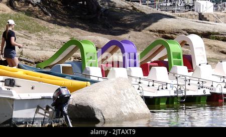 Le quai des Voiliers du lac dans le réservoir de San Juan, Madrid Banque D'Images