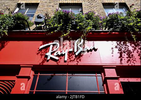 Ray-Ban Shop, Carnaby Street, Westminster, Londres, Royaume-Uni Banque D'Images