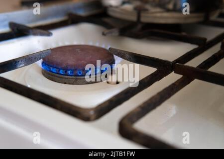 Feu de flamme de gaz poêle four naturel cuisson au four noir, pour la lueur de chaleur de l'anneau pour gaz de combustion, méthane hydrogène. Vue de dessus biogaz, Banque D'Images