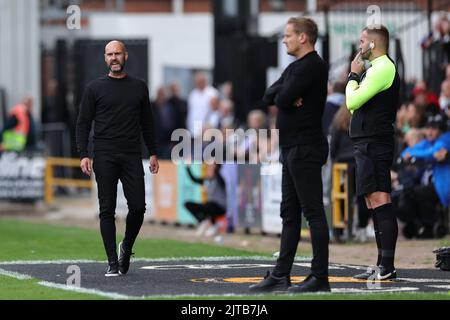 NOTTINGHAM, ROYAUME-UNI. AOÛT 29th le directeur du comté de Notts, Luke Williams, crie de la ligne de contact lors du match de la Ligue nationale entre le comté de Notts et Solihull Maures au stade Meadow Lane, à Nottingham, le lundi 29th août 2022. (Crédit : James HolyOak) Banque D'Images