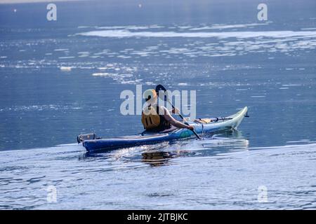Kayaks de mer partant du port de Tadoussac, Québec, Canada. Banque D'Images