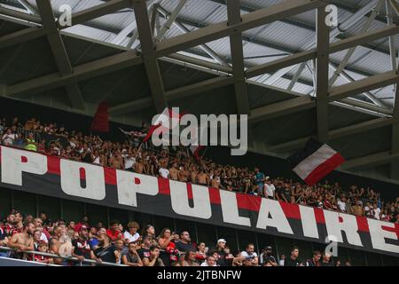 Nice, France, le 28th août 2022. Fans du Curve Populaire lors du match Uber Eats Ligue 1 au stade Allianz Riviera, à Nice. Le crédit photo devrait se lire: Jonathan Moscrop / Sportimage Banque D'Images