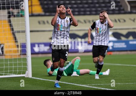 NOTTINGHAM, ROYAUME-UNI. AOÛT 29th Adam Chicksen du comté de Notts célèbre après avoir marquant le premier but de leur équipe lors du match de la Ligue nationale entre le comté de Notts et Solihull Maures au Meadow Lane Stadium, Nottingham, le lundi 29th août 2022. (Crédit : James HolyOak) Banque D'Images